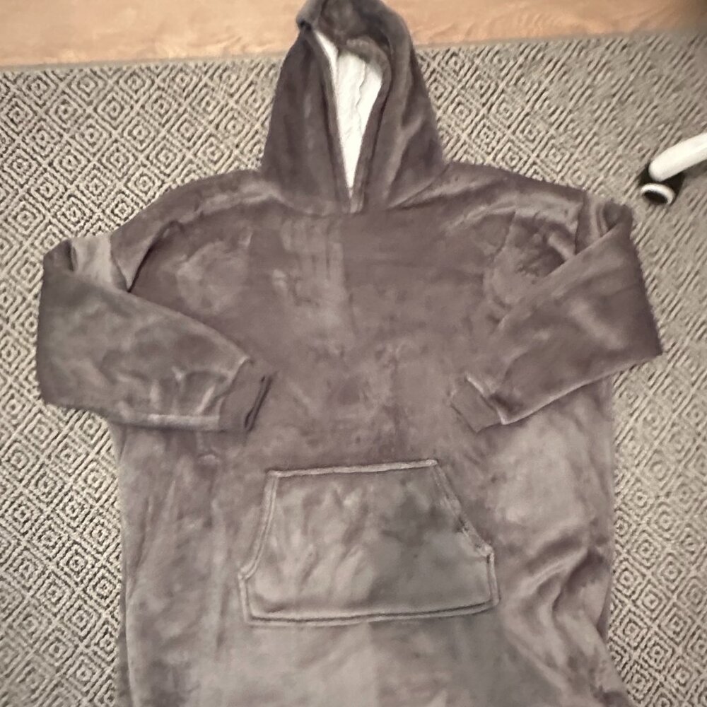 women's oversized blanket hoodie